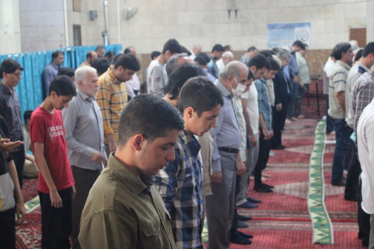 نماز جماعت پایه‌ها در مسجد